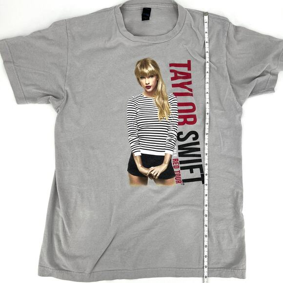 Taylor Swift Authentic The Red Tour 2013 Concert Tour Gray Graphic T Shirt M - Picture 4 of 6